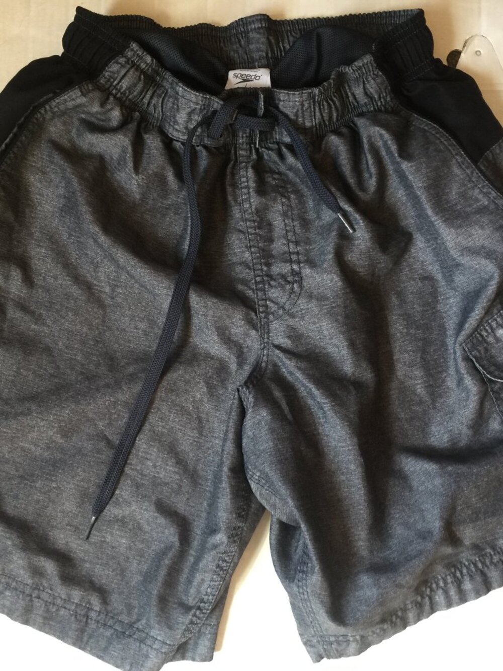 Speedo Swim Trunks Mens Small Gray Black Cargo Pocket Drawstring Mesh Net Lining
